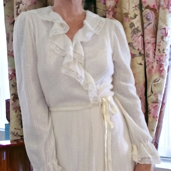 Vtg Lace Peignoir Dressing Gown - Picture 2 of 15